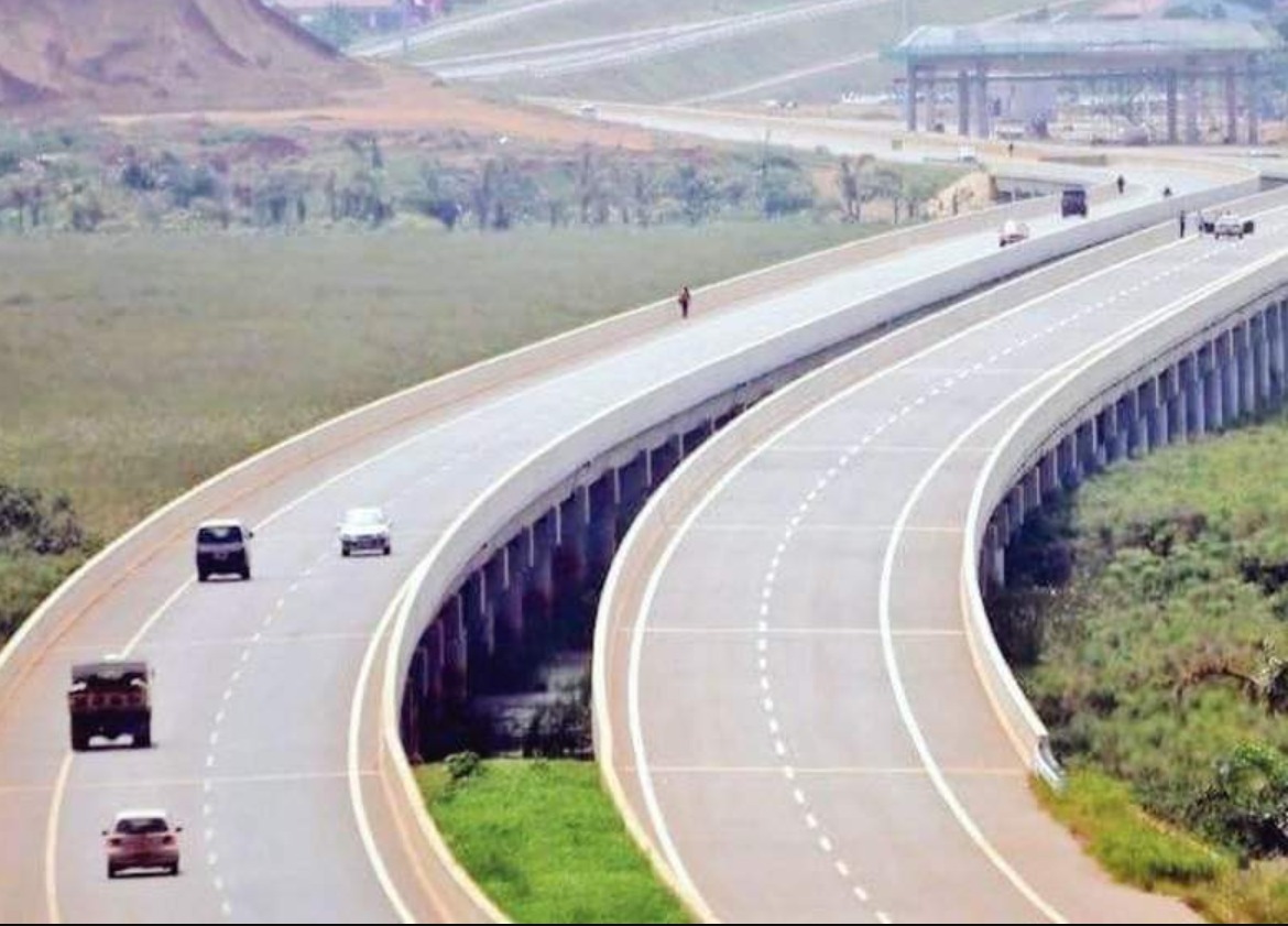 (KE) Kampala-Entebbe express highway image 3